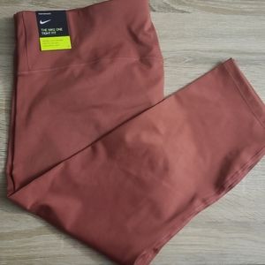 New Nike crop leggings